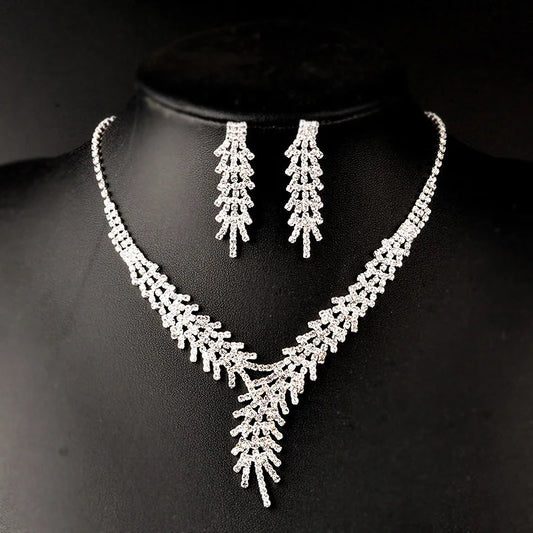 Product title is Women's Fashion Trend Claw Jewelry Set   