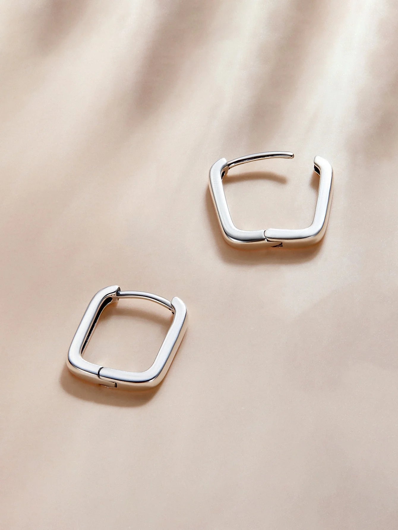 Earring Type is hoop earrings  