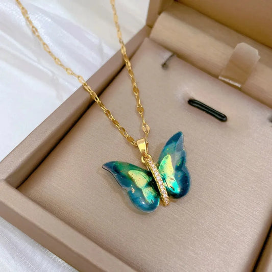 Collier élégant pendentif série papillon