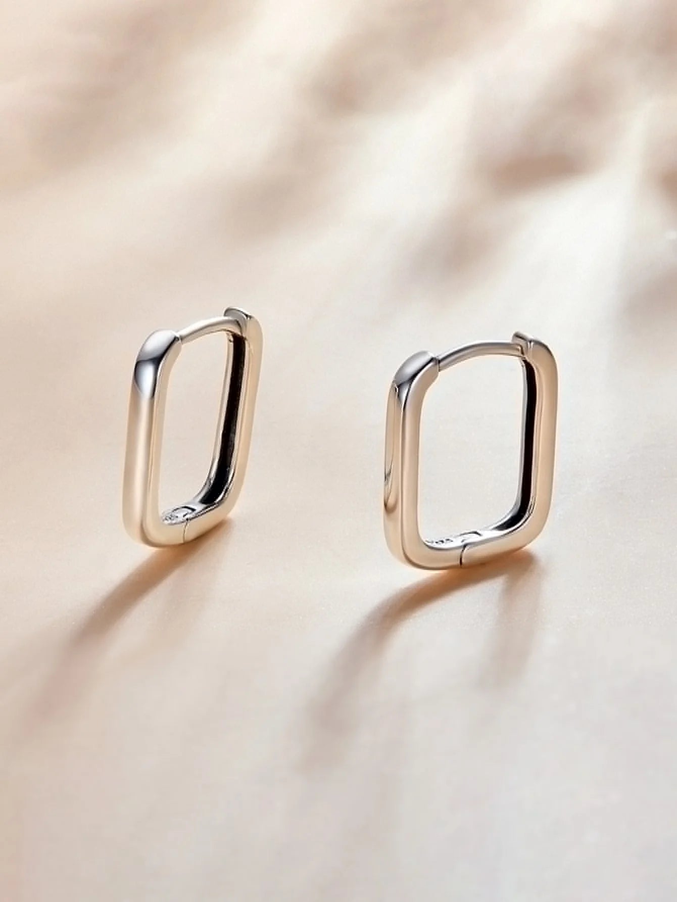 Item Weight  is about 1.5g  yle: TRENDY